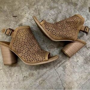 Women’s shoes- size 8